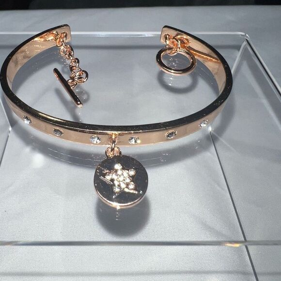 BCBGeneration Star Charm cuff Bracelet‎ - Picture 11 of 12